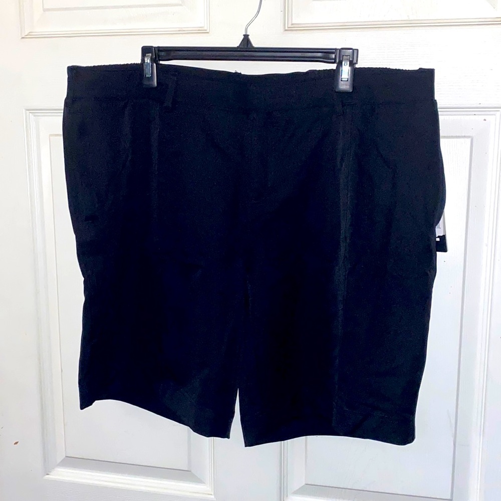 *Brand New* 32 Degrees Black Women’s Stretch Woven Bermuda Short, Size XL